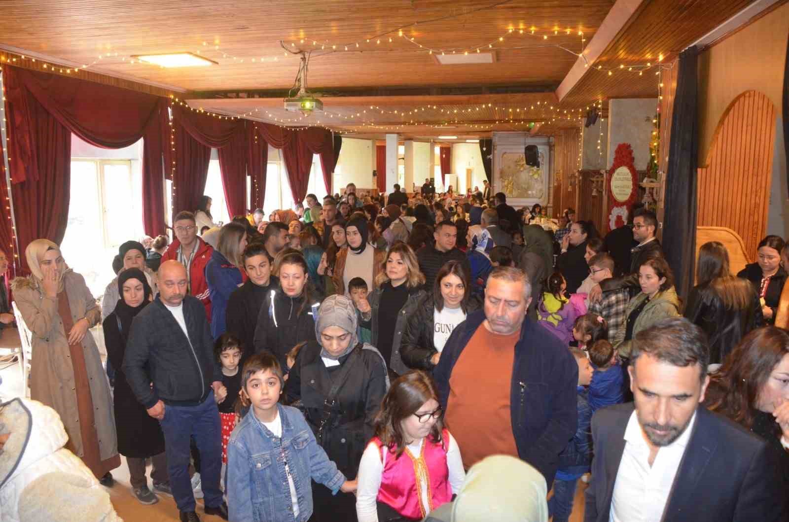 Okul yararına düzenlenen kahvaltıya yoğun ilgi
