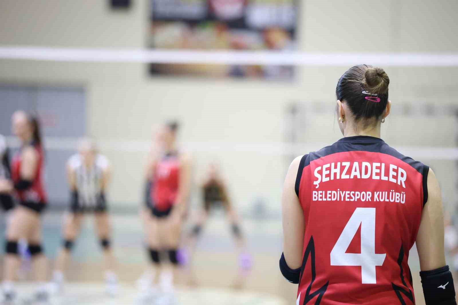 Şehzadeler Belediyesi Manisa BBSK’yı 3-2 yendi
