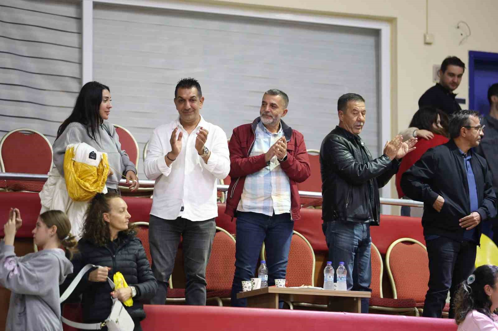 Şehzadeler Belediyesi Manisa BBSK’yı 3-2 yendi
