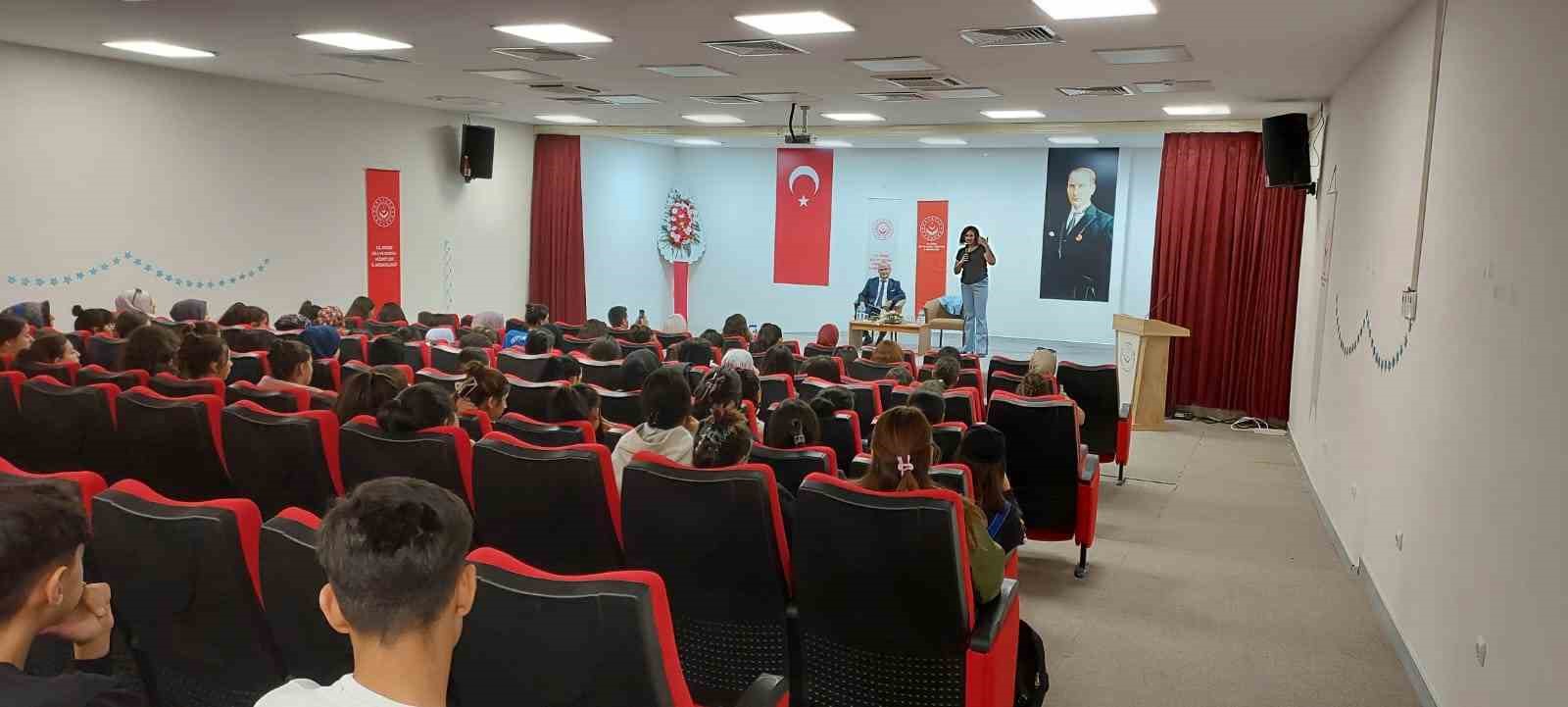 Niğde’de ’Rol Model’ buluşmalarının konuğu Sevda Akyüz oldu
