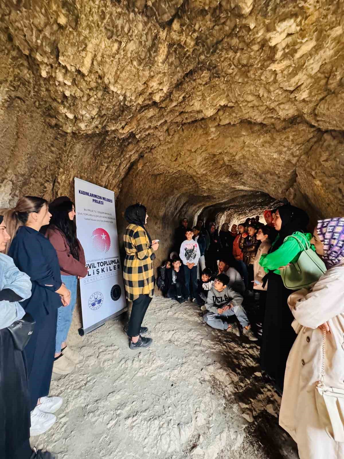 Kadınlar, Palu ilçesini gezdi
