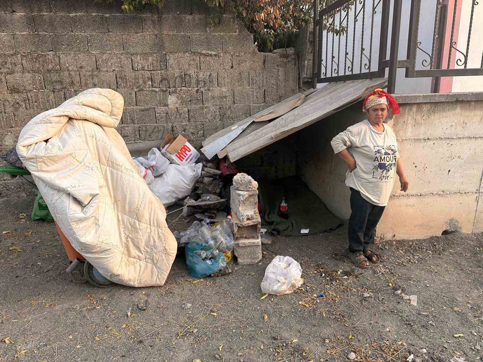 Derme çatma barakada yaşayan kadın, konteyner kentte yerleştirildi
