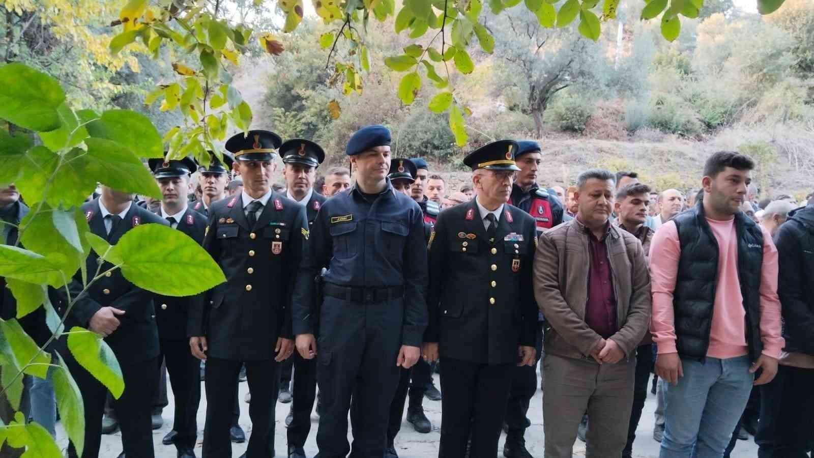 Terör gazisi Sarıer’i son yolculuğunda jandarma yalnız bırakmadı
