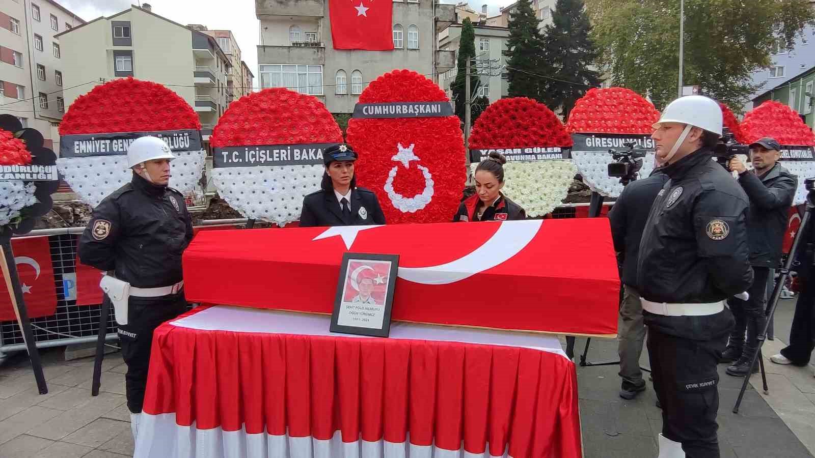 Trafik kazasında şehit olan polis memuru son yolculuğuna uğurlandı
