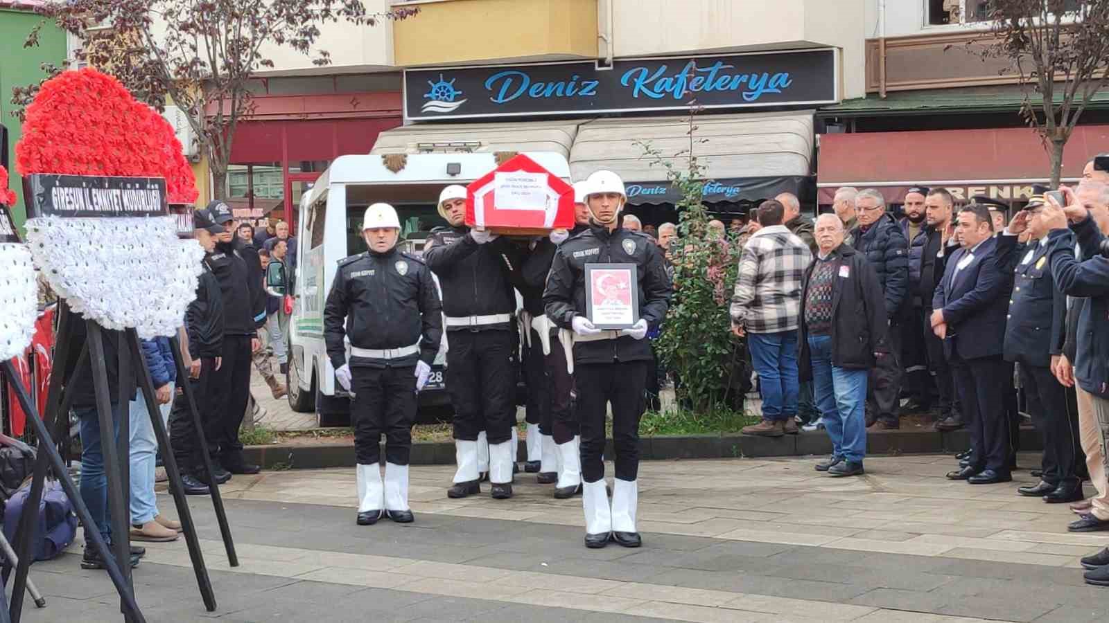 Trafik kazasında şehit olan polis memuru son yolculuğuna uğurlandı
