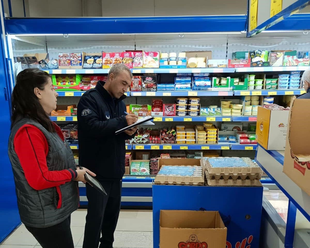 Buharkent’te market ve kahveler denetlendi
