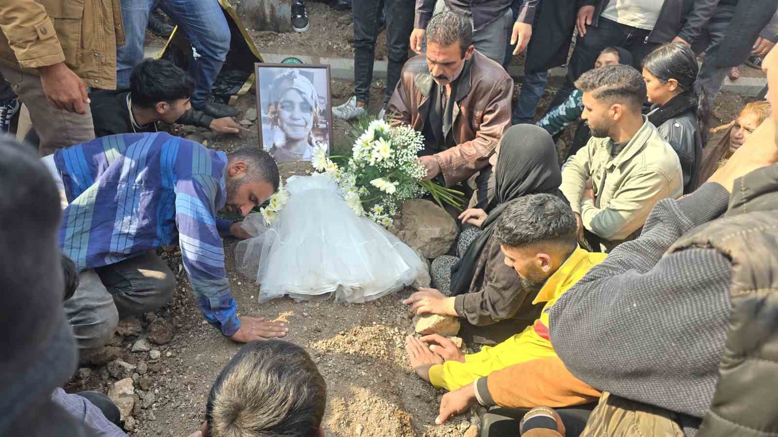 İstanbul’da öldürülen küçük Şirin Şanlıurfa’da gözyaşlarıyla defnedildi
