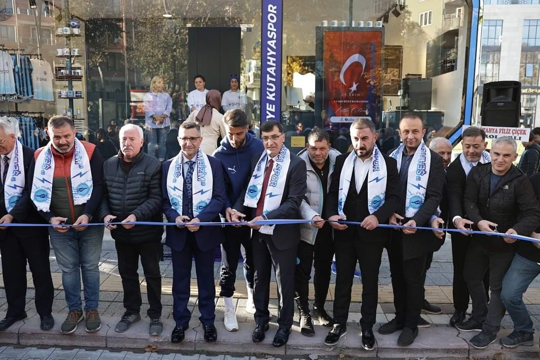 Belediye Kütahyaspor taraftarlarına müjde: Şimşek Store açıldı
