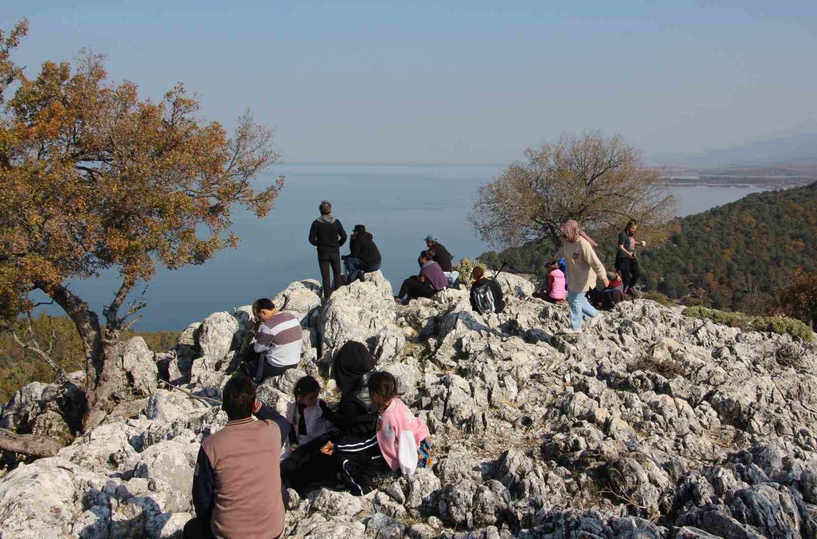 Beyşehir Gölündeki Hacıakif Adası doğa tutkunlarının ilgi odağı
