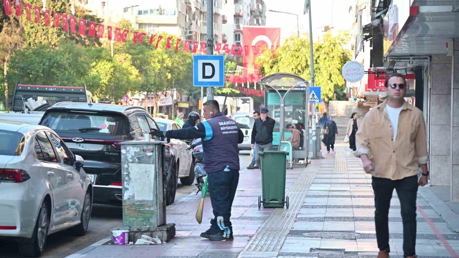 Akşam temizleniyor sabah yine aynı manzara
