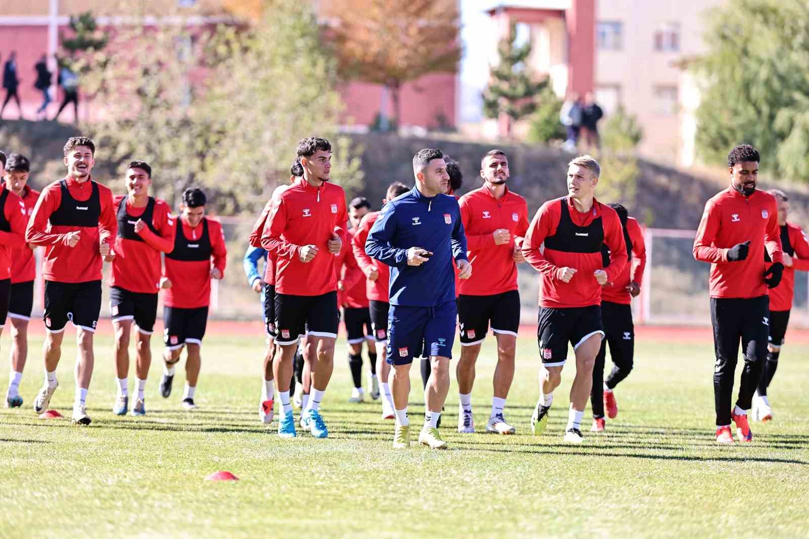 Sivasspor, Fenerbahçe maçı hazırlıklarına başladı
