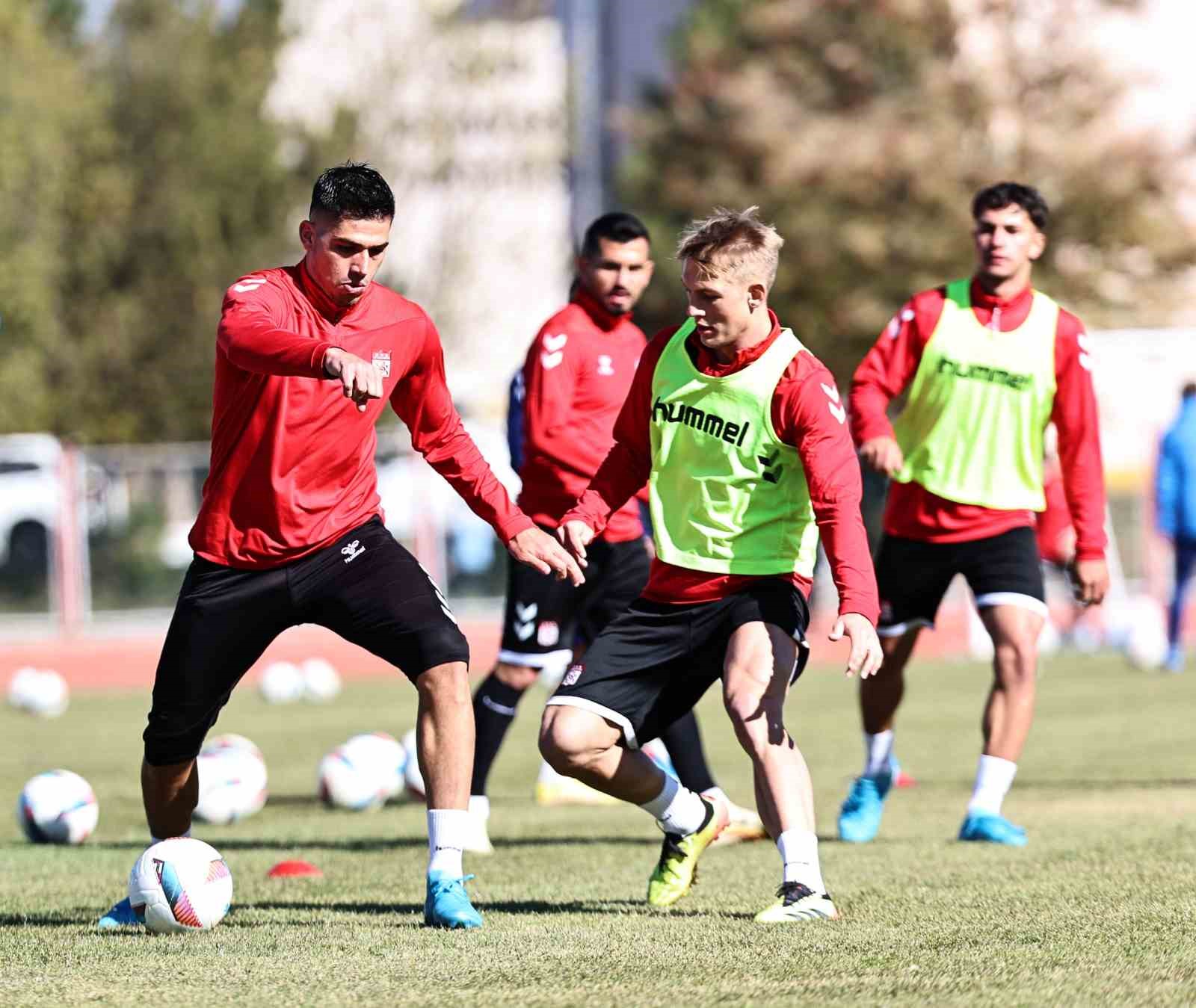 Sivasspor, Fenerbahçe maçı hazırlıklarına başladı
