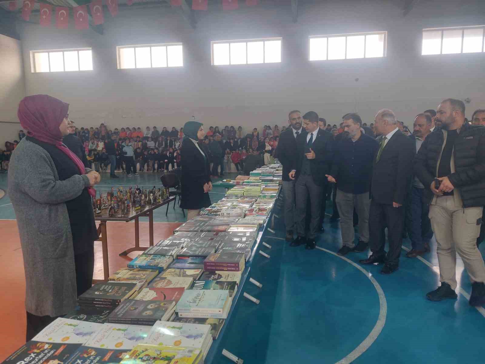 Çınar’da 1’inci kitap fuarı
