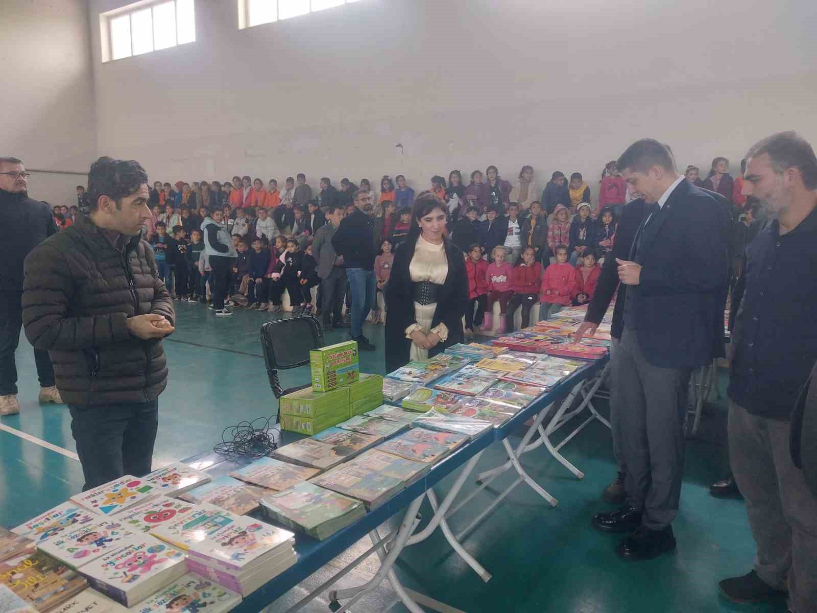 Çınar’da 1’inci kitap fuarı
