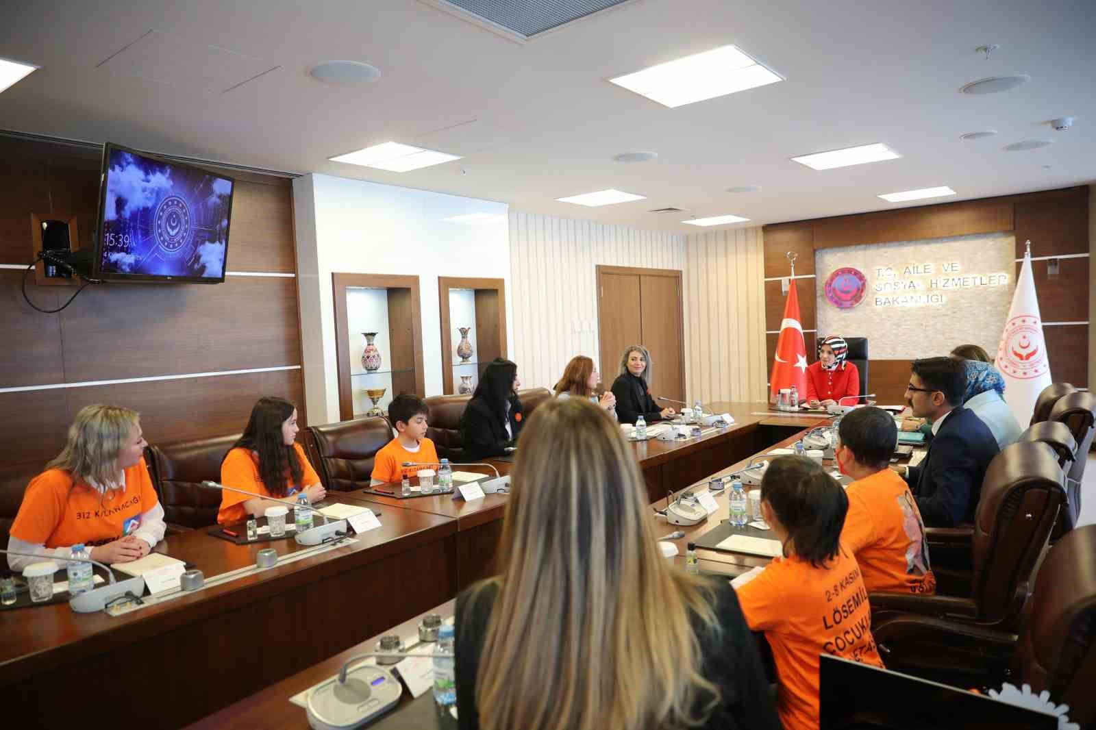 Aile ve Sosyal Hizmetler Bakanı Göktaş, tedavi sonrası kanseri yenen çocuklarla bir araya geldi
