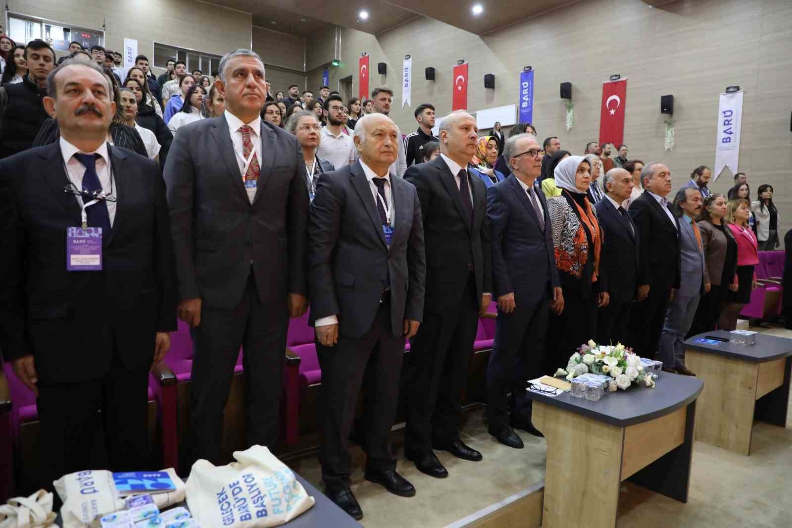 BARÜ’de düzenlenen kongrede büro yönetiminde güncel yaklaşımlar ele alındı
