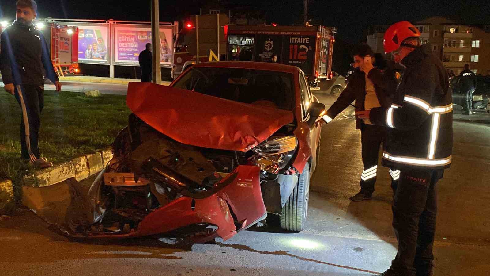 Kocaeli’de iki araç trafik ışıklarında çarpıştı: 1 yaralı
