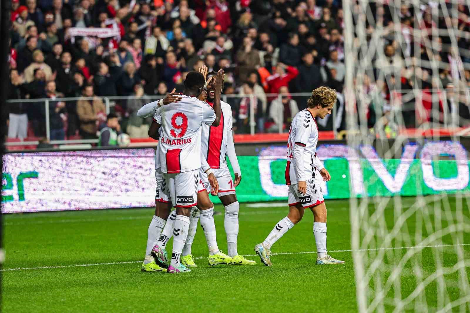 Trendyol Süper Lig: Samsunspor: 2 - Antalyaspor: 0 (Maç sonucu)
