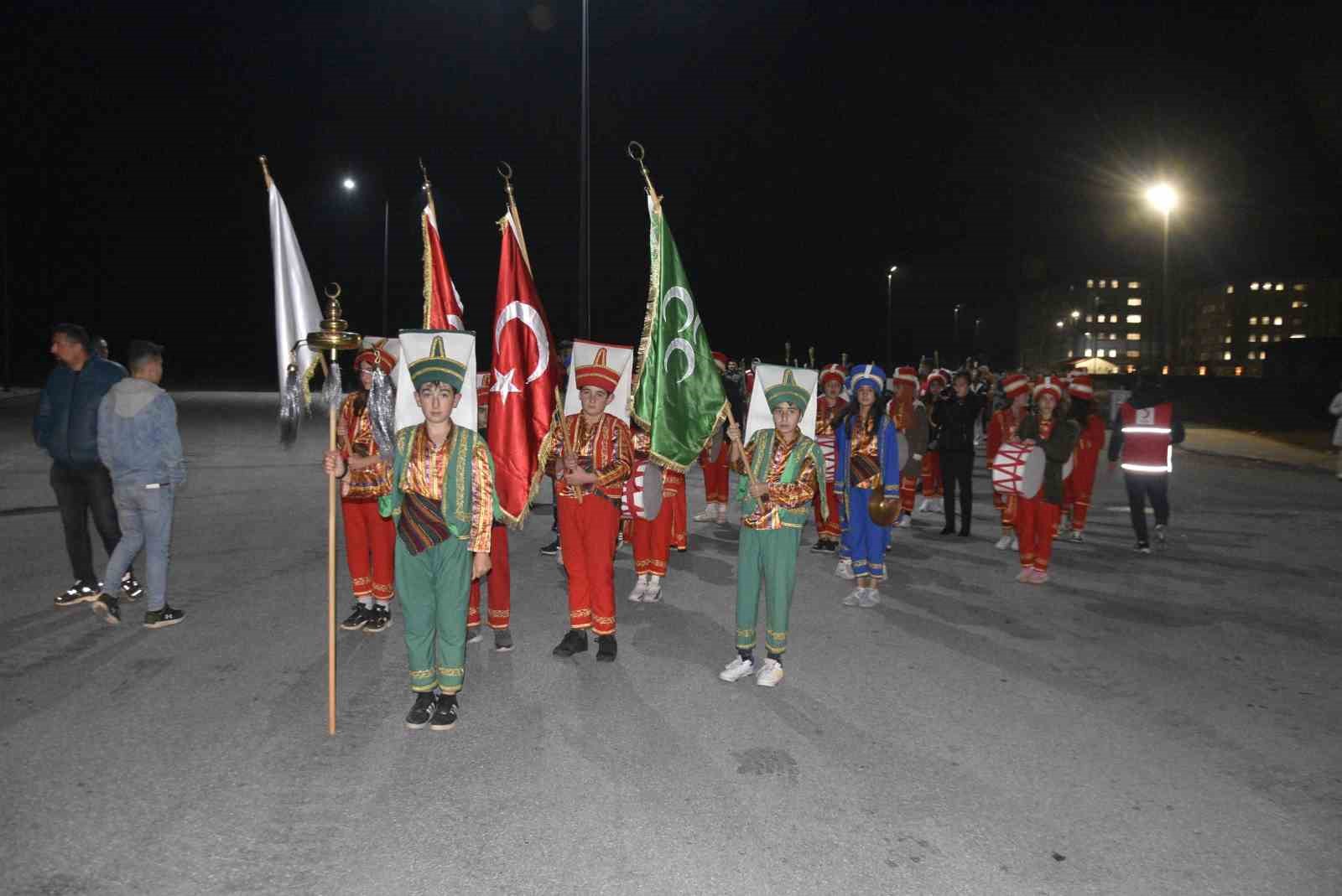 Kızılay’ın kuruluşu meşaleli yürüyüşle kutlandı
