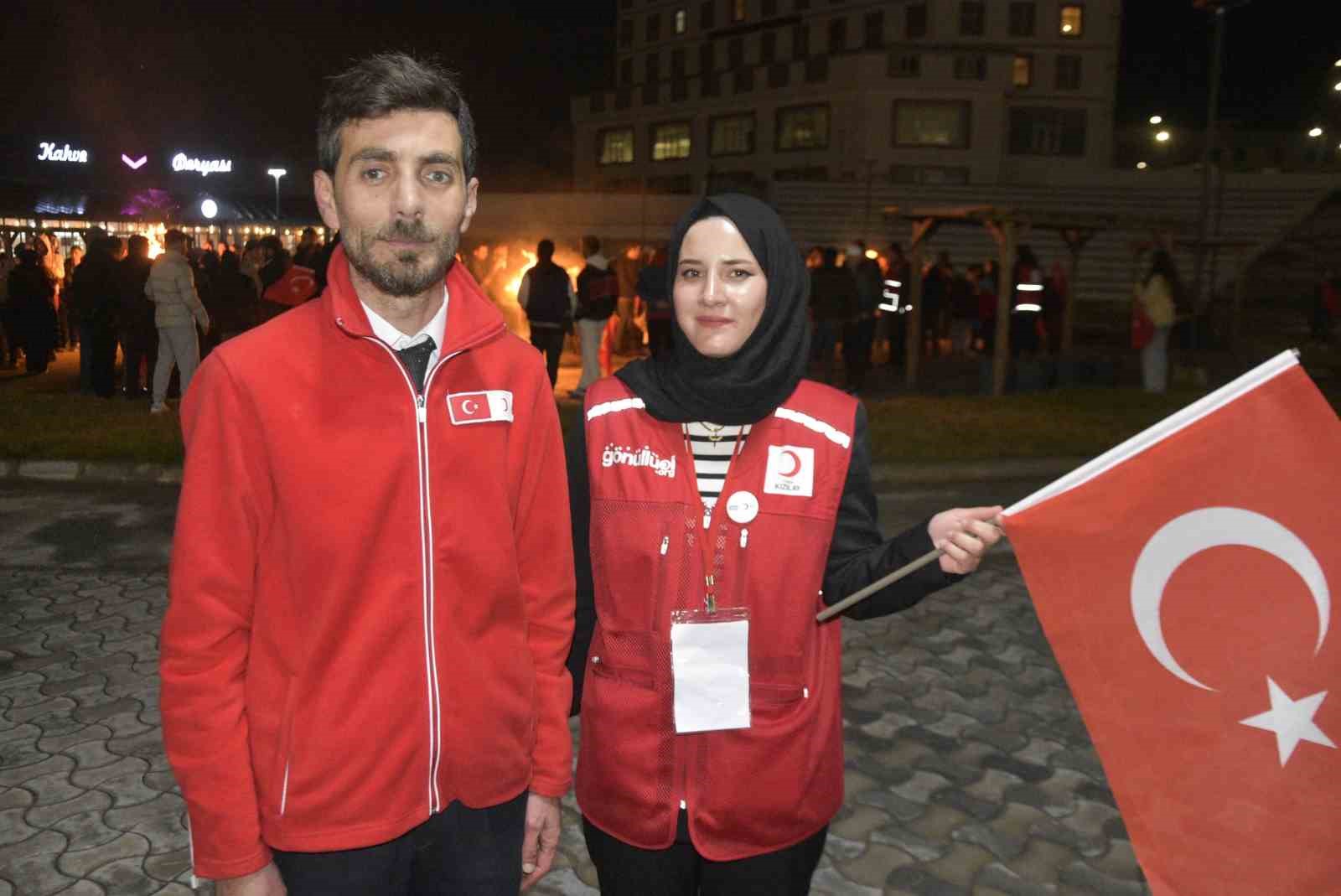 Kızılay’ın kuruluşu meşaleli yürüyüşle kutlandı
