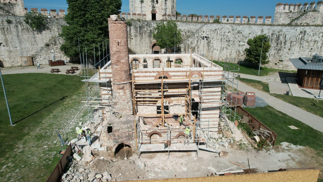 Yedikule Hisarı’ndaki ecdat mirası Fatih Mescidi’nin ihya çalışmalarında sona gelindi
