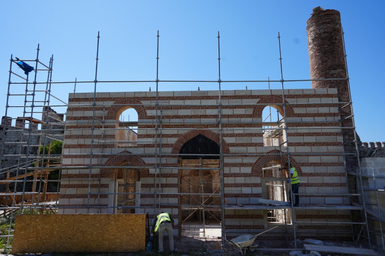 Yedikule Hisarı’ndaki ecdat mirası Fatih Mescidi’nin ihya çalışmalarında sona gelindi
