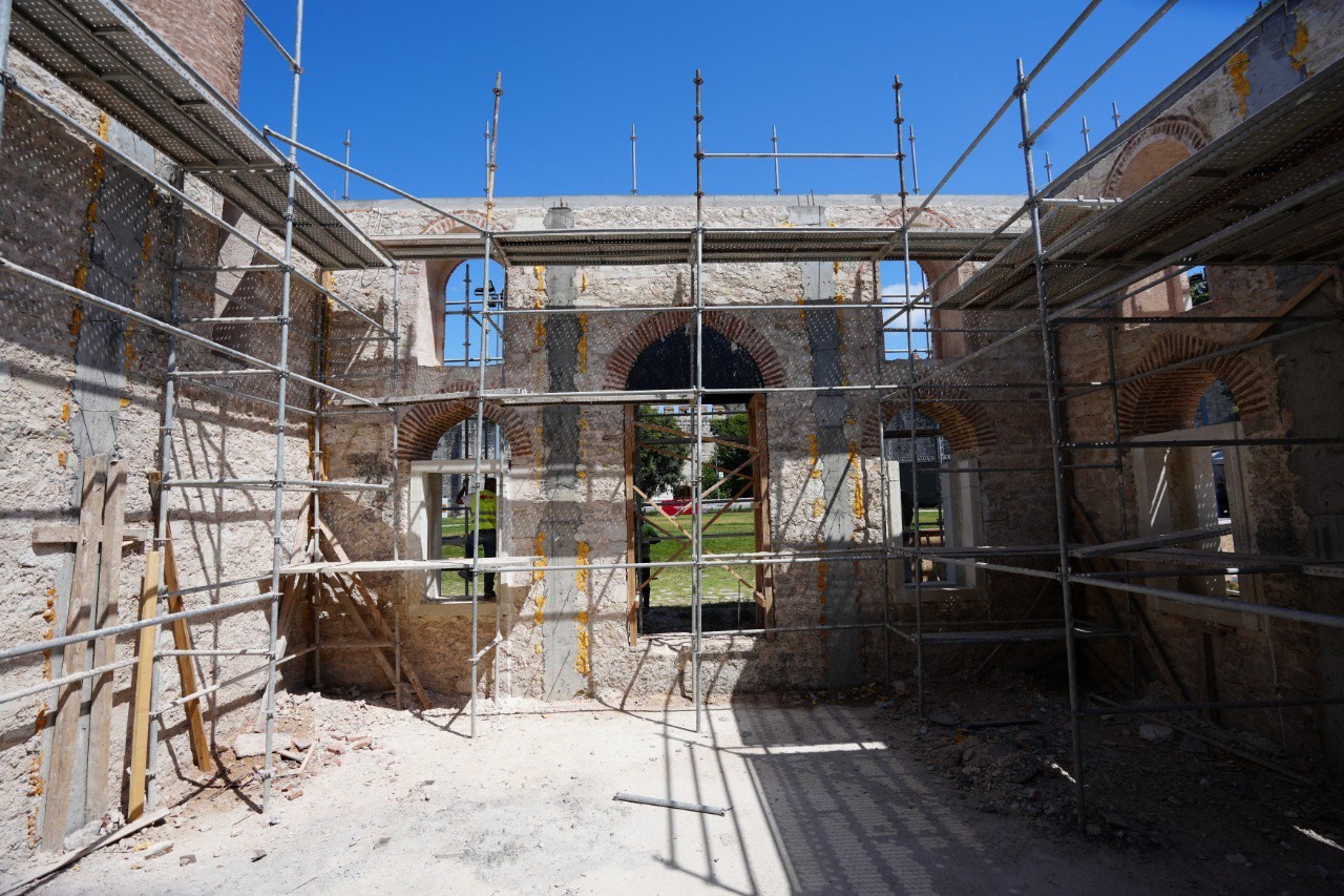 Yedikule Hisarı’ndaki ecdat mirası Fatih Mescidi’nin ihya çalışmalarında sona gelindi
