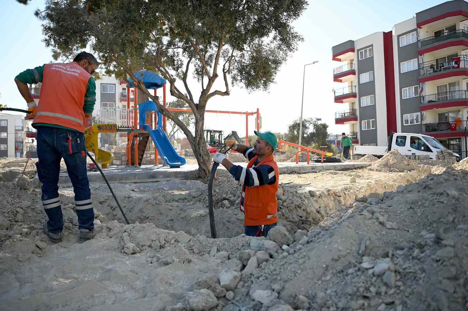 Kuşadası Belediyesi Değirmendere’de park yenileme çalışmasına başladı
