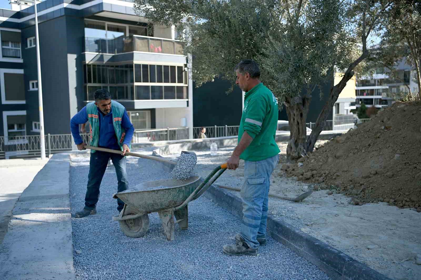 Kuşadası Belediyesi Değirmendere’de park yenileme çalışmasına başladı
