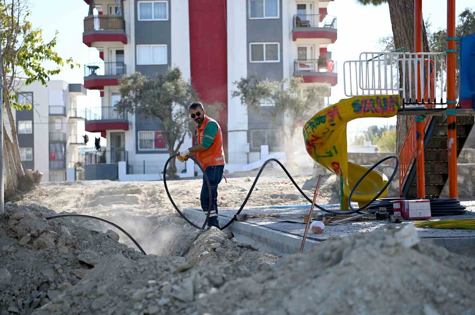 Kuşadası Belediyesi Değirmendere’de park yenileme çalışmasına başladı
