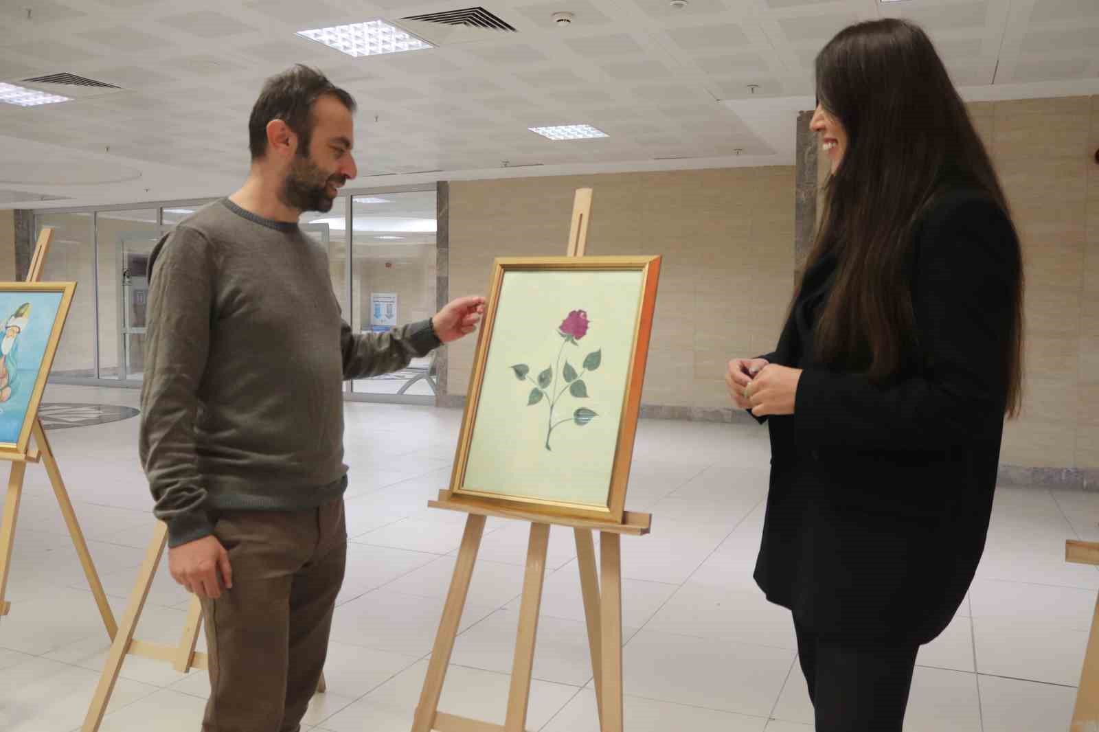 Yükümlülerin yaptığı ebru ve resimler göz doldurdu
