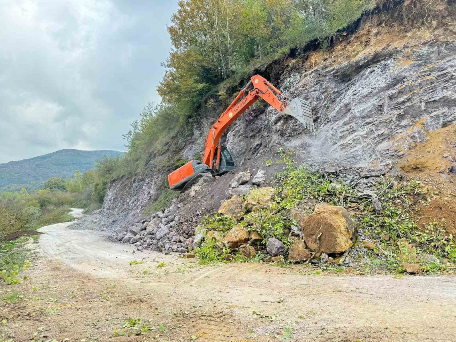 Heyelanla mücadele devam ediyor
