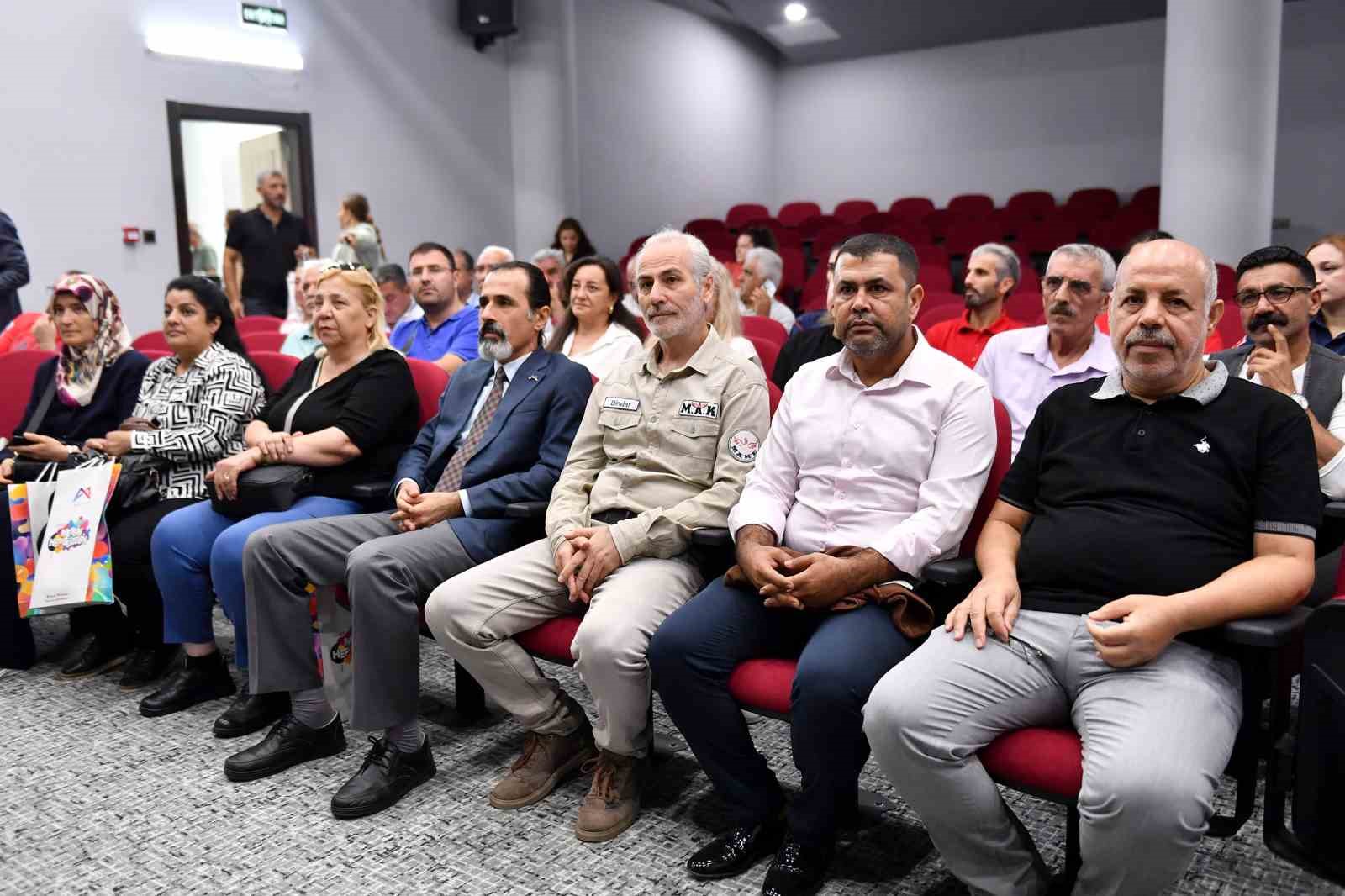 Mersin’de muhtarlara afet farkındalık eğitimi veriliyor
