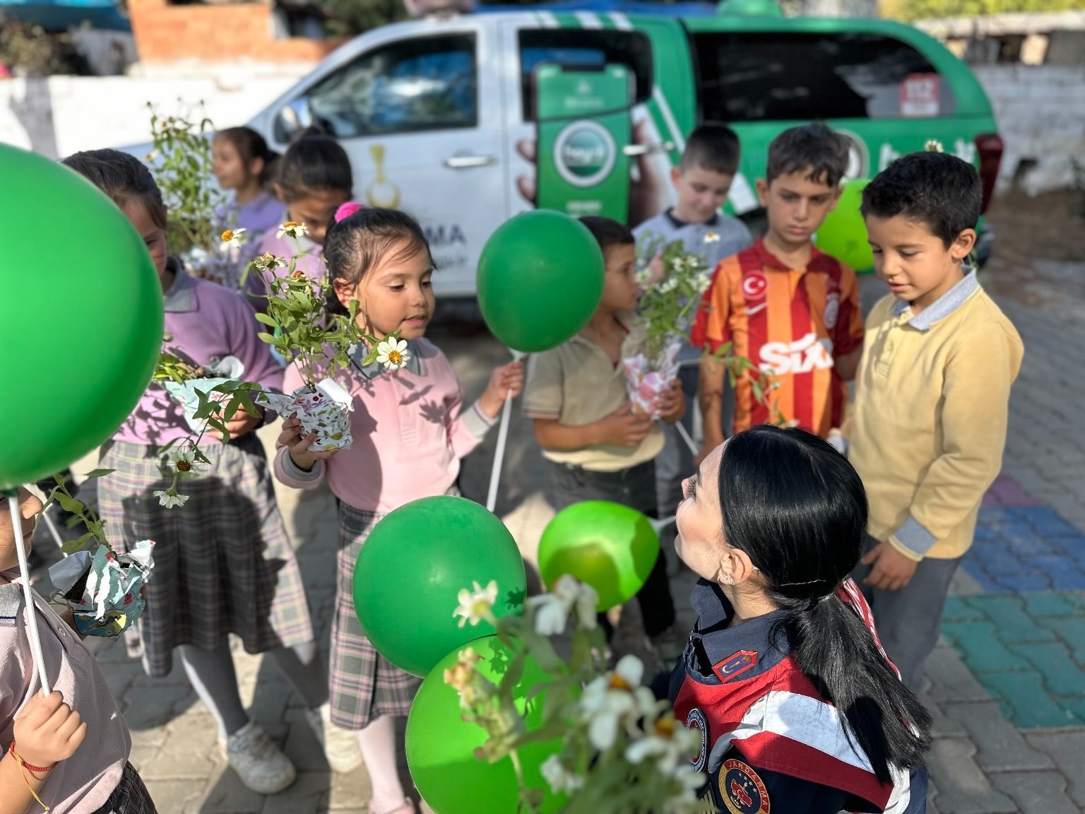 Jandarma ekipleri minik öğrencilere doğa sevgisini anlattı
