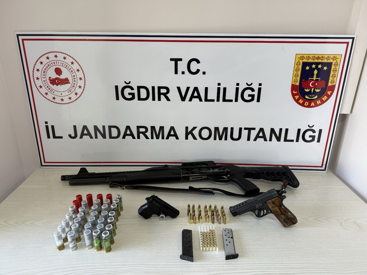 Iğdır’da kaçak silah ticareti operasyonu: 2 şüpheli yakalandı
