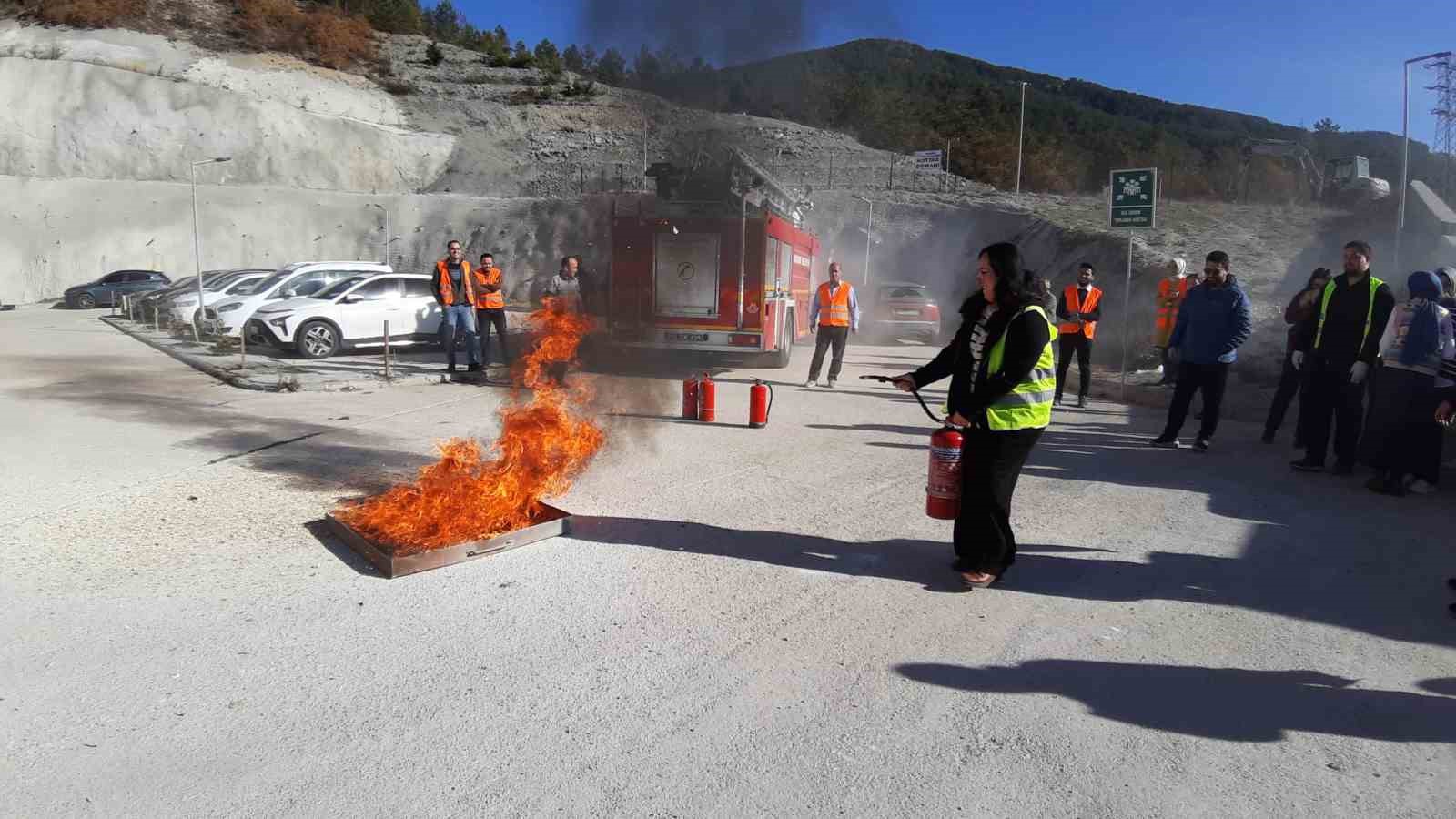 Mudurnu Devlet Hastanesi’nde deprem ve yangın tatbikatı
