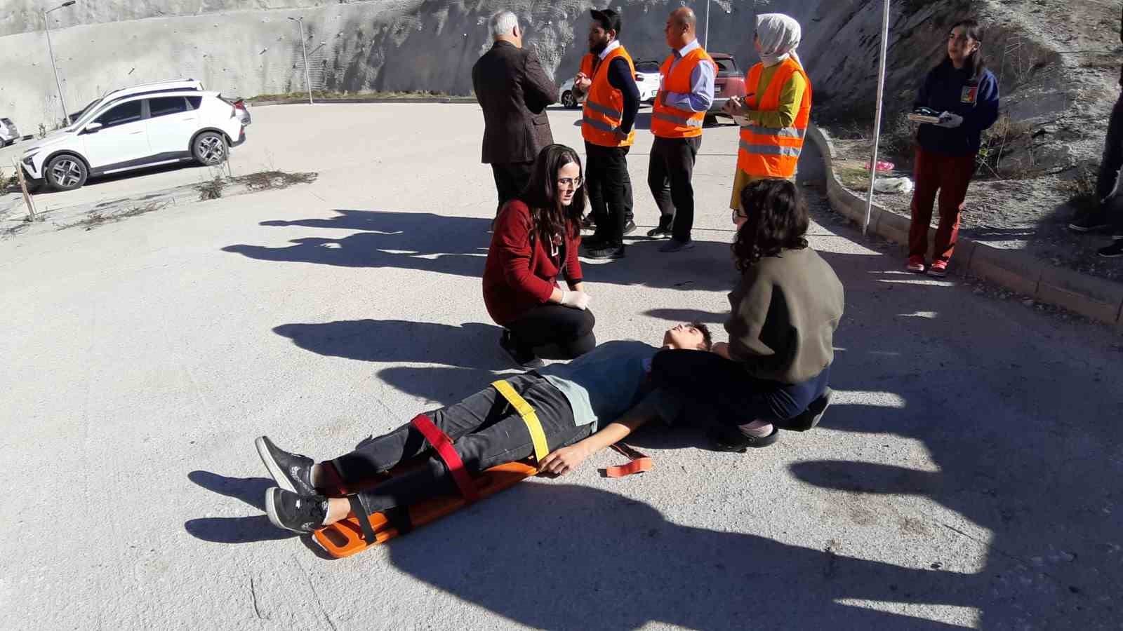 Mudurnu Devlet Hastanesi’nde deprem ve yangın tatbikatı
