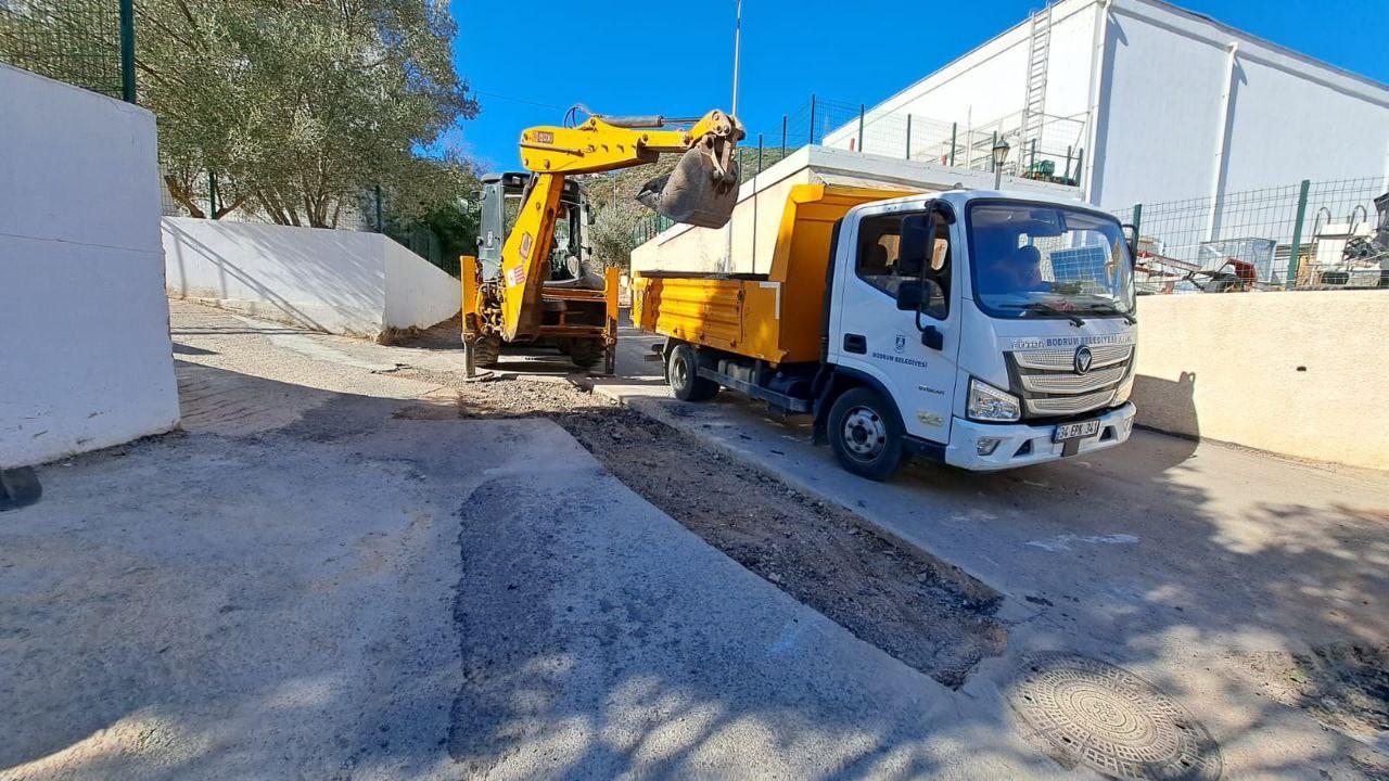 Belediye Fen İşleri ekiplerinin çalışmaları sürüyor
