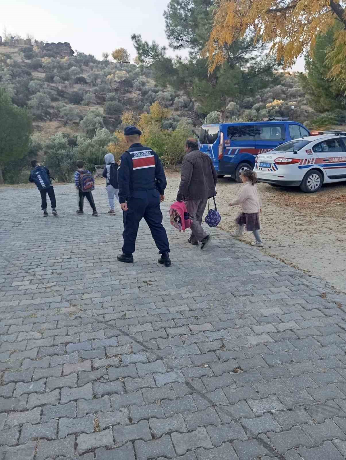 Karpuzlu’da 32 öğrenciye trafik eğitimi verildi
