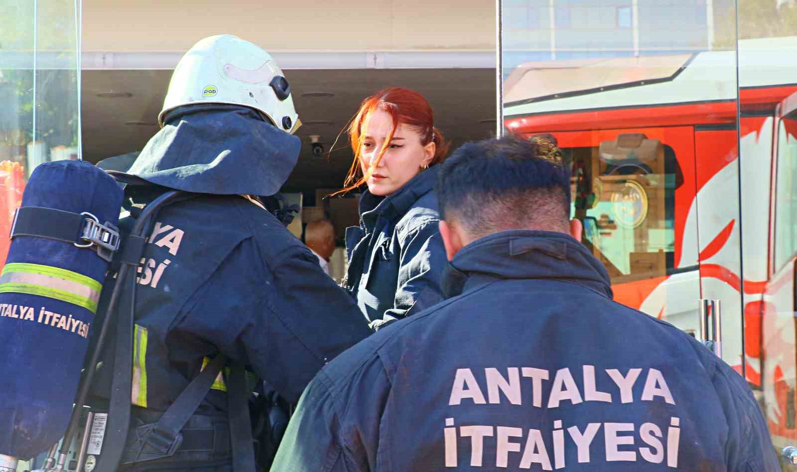 İş yerinde yangın itfaiyeyi alarma geçirdi
