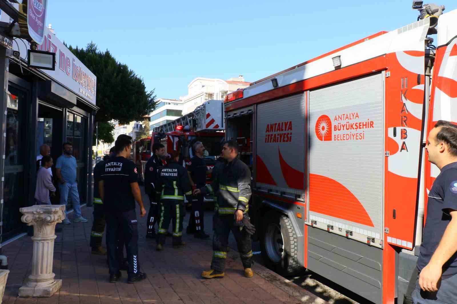 İş yerinde yangın itfaiyeyi alarma geçirdi
