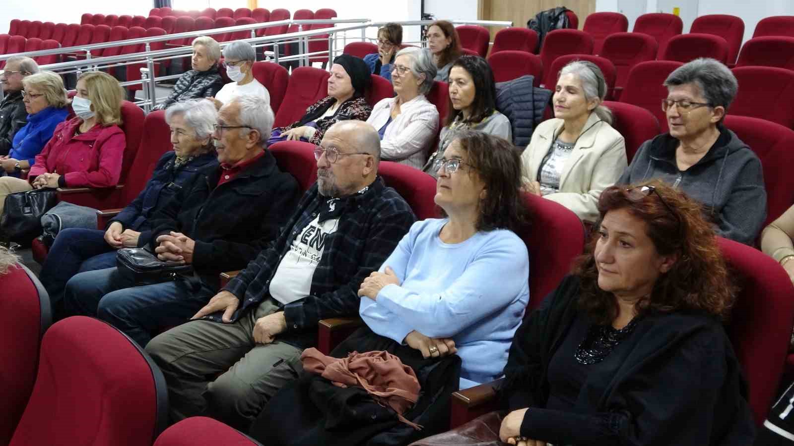 Çanakkale’de ‘Türkiye Yüzyılı Emektarları’ temalı ‘3. Yaş Üniversitesi ve Hayat Okulu’ açıldı
