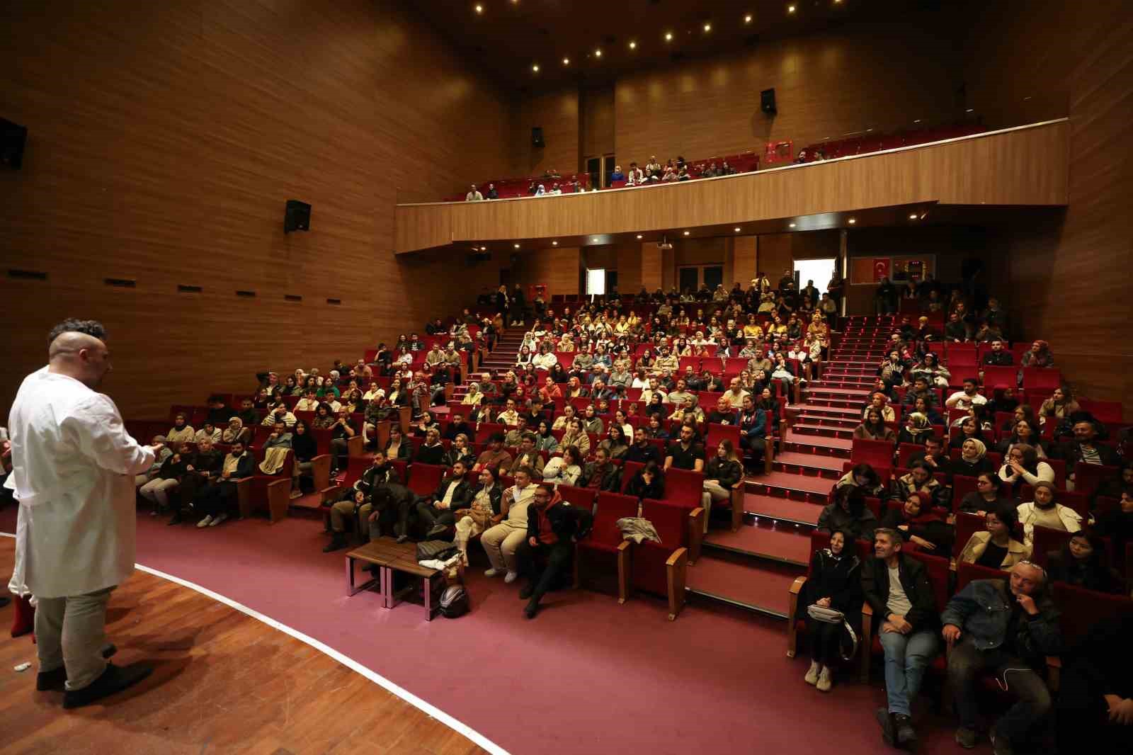 “Sonsuzluğun Tedirginliği” Serdivan’da seyirciyle buluştu
