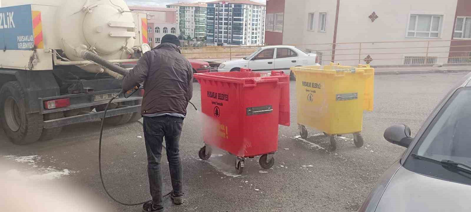 Pursaklar Belediyesi çevreyi temizlemeye devam ediyor
