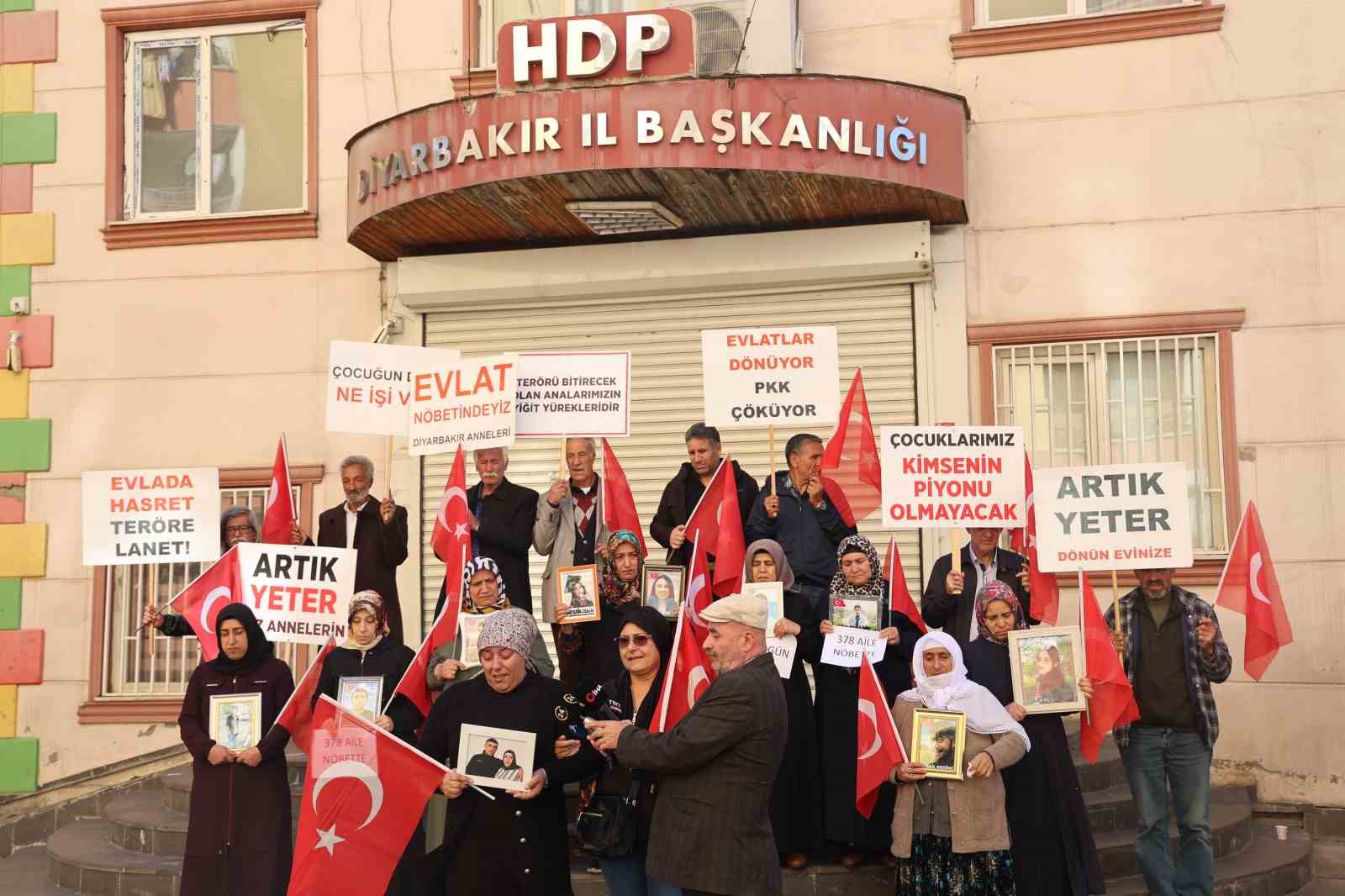 Kanser hastası anne, ağlayarak evladını PKK’dan istedi
