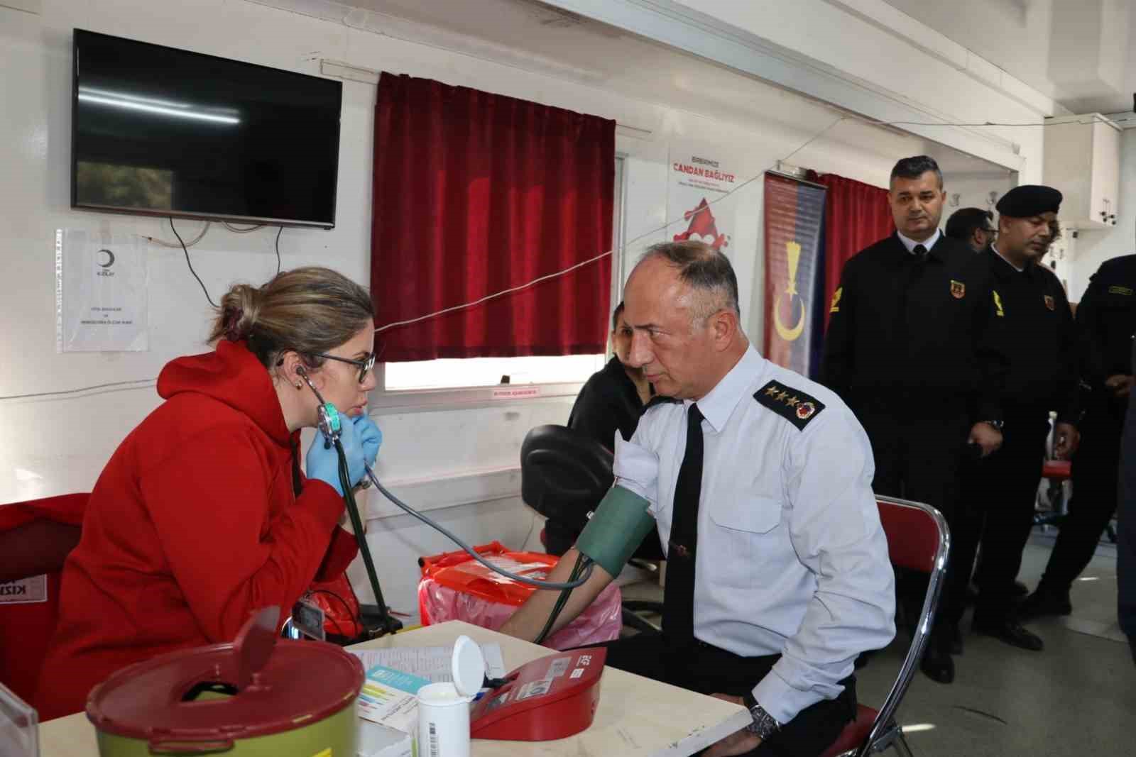 Jandarma personeli kan bağışında bulundu
