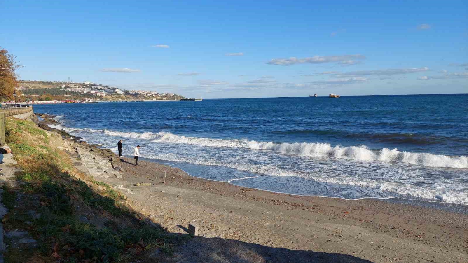 Tekirdağ’da poyraz fırtınası etkili oluyor: Kızıl yosunlar gelmeye devam ediyor
