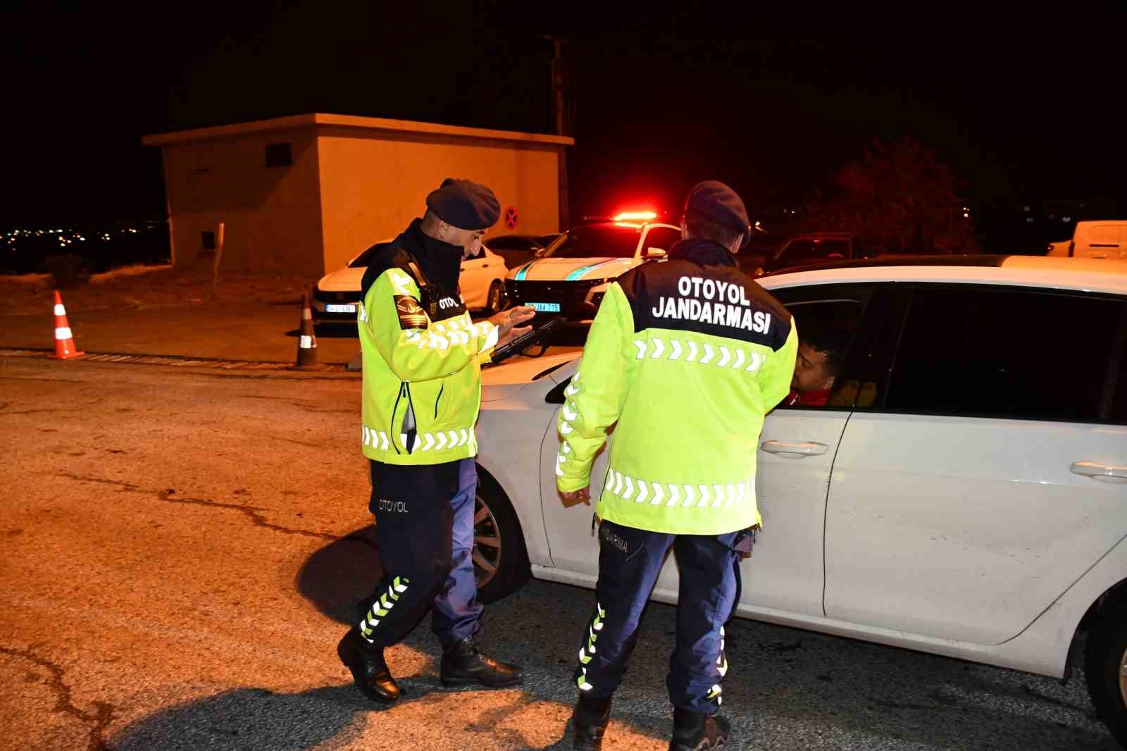 Otoyol jandarmasından Dörtol’da uygulama
