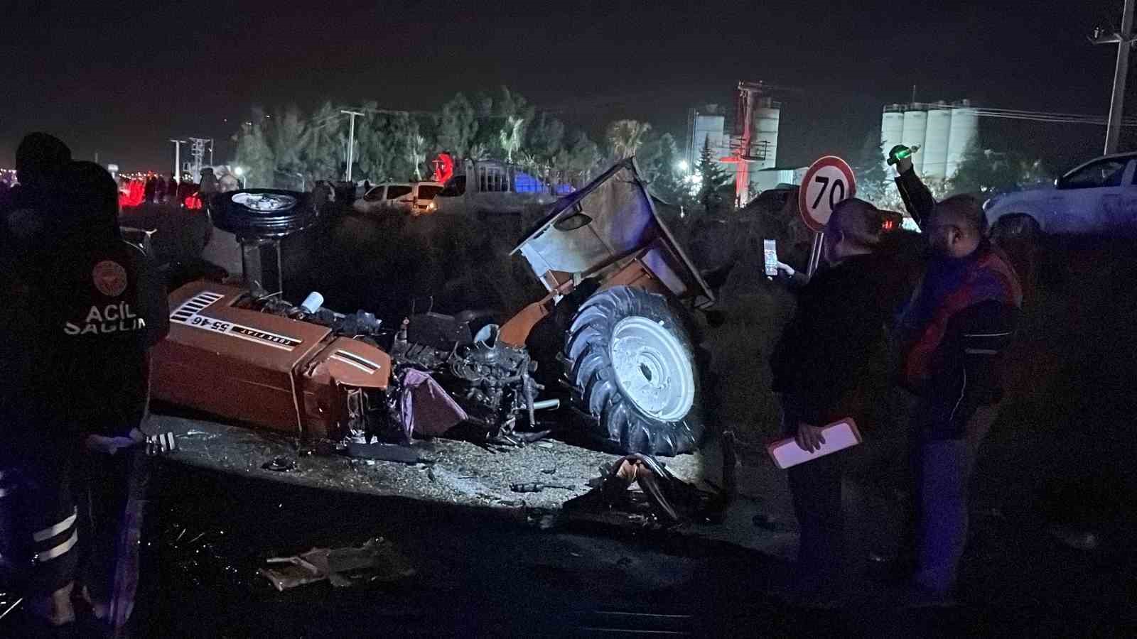 Osmaniye’de 2 otomobil ve 1 traktörün karıştığı zincirleme kaza: 3 ölü
