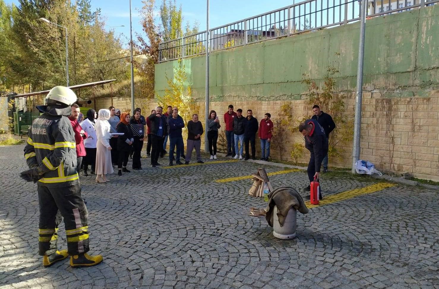 Bayburt Ağız ve Diş Sağlığı Merkezi’nde yangın tatbikatı gerçekleştirdi
